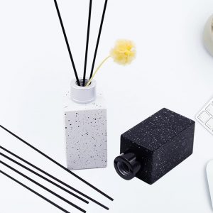 Oil Diffuser with Wooden Sticks Lavender Essential Oil Reed Diffuser