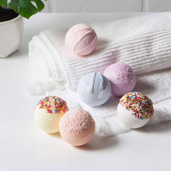 Bath And Body Works Bath Fizzy Bath Bombs With Surprises In Them